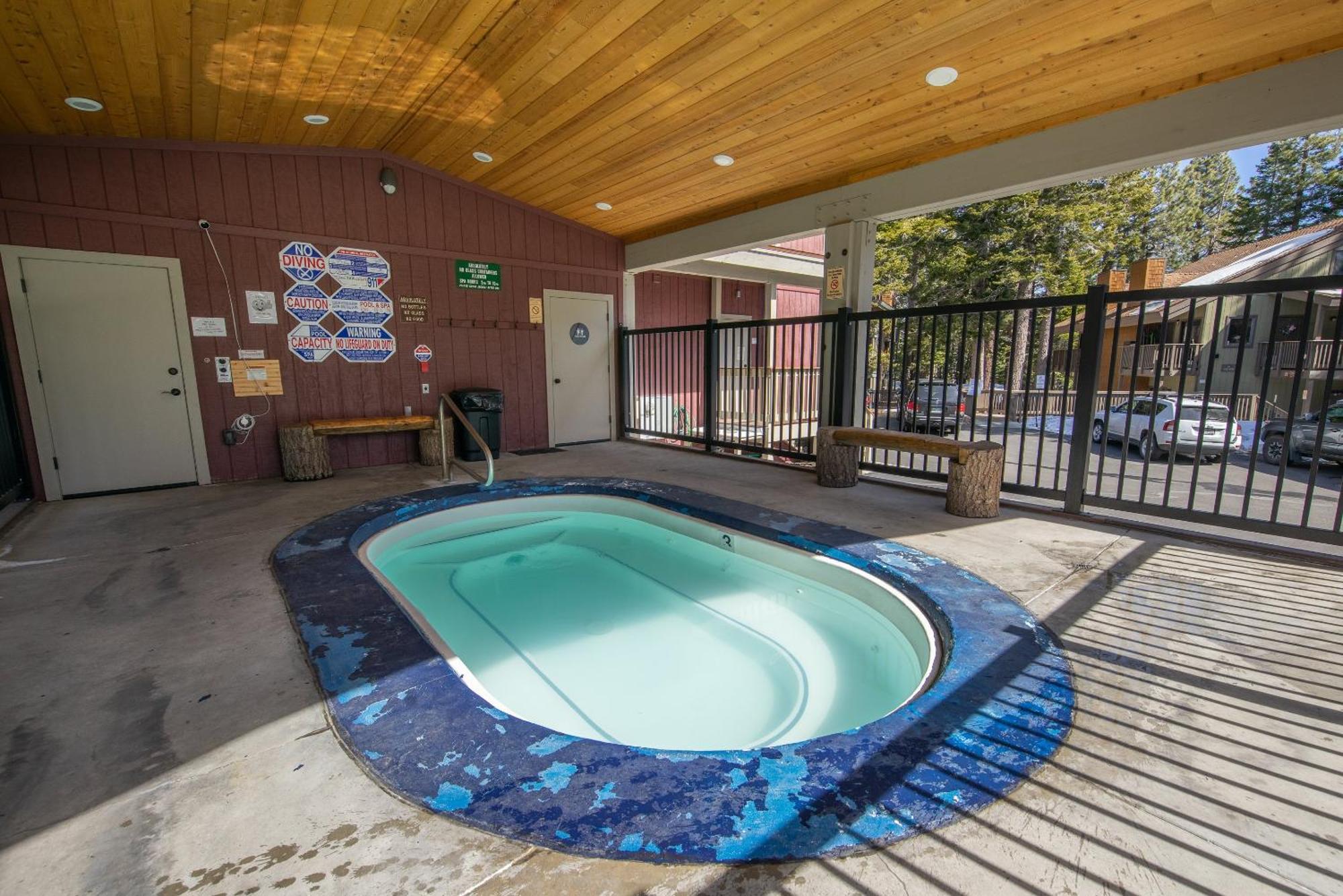 ממות' לייקס Hidden Valley Village #103 Nicely Updated 1 Bedroom 1 Bathroom Condo Short 10 Min Walk From Village חדר תמונה