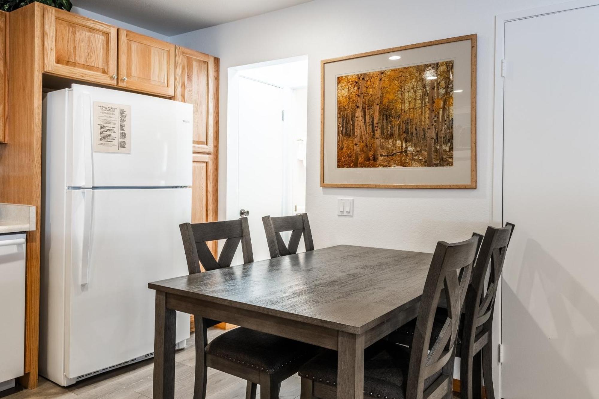 ממות' לייקס Hidden Valley Village #103 Nicely Updated 1 Bedroom 1 Bathroom Condo Short 10 Min Walk From Village חדר תמונה
