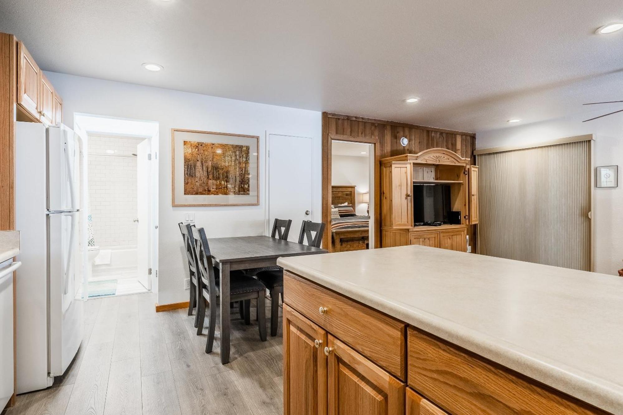 ממות' לייקס Hidden Valley Village #103 Nicely Updated 1 Bedroom 1 Bathroom Condo Short 10 Min Walk From Village חדר תמונה