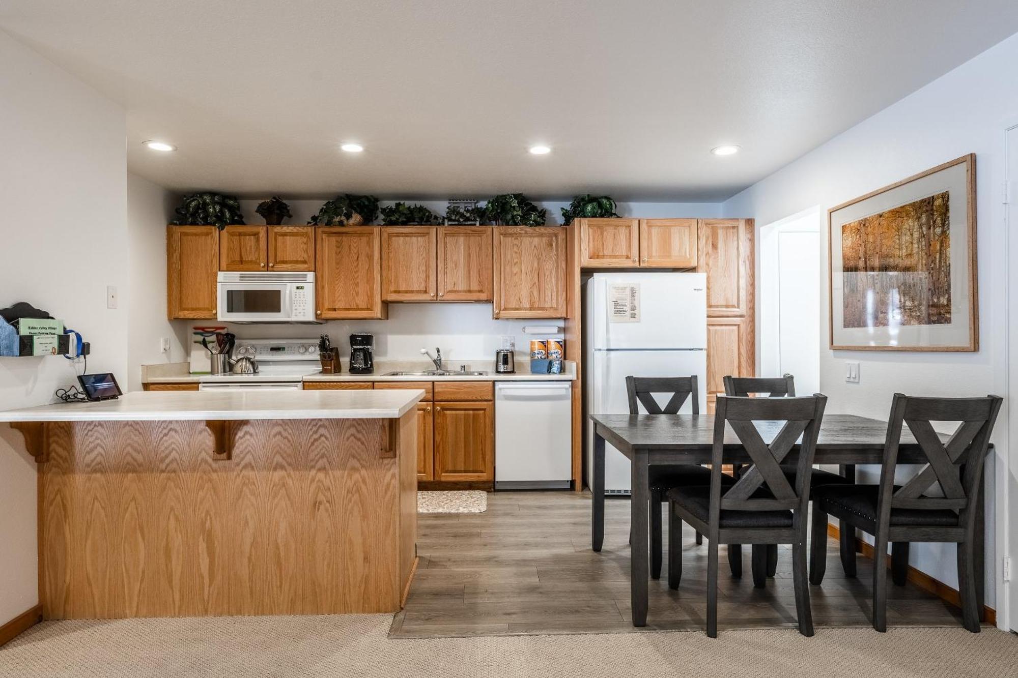 ממות' לייקס Hidden Valley Village #103 Nicely Updated 1 Bedroom 1 Bathroom Condo Short 10 Min Walk From Village חדר תמונה