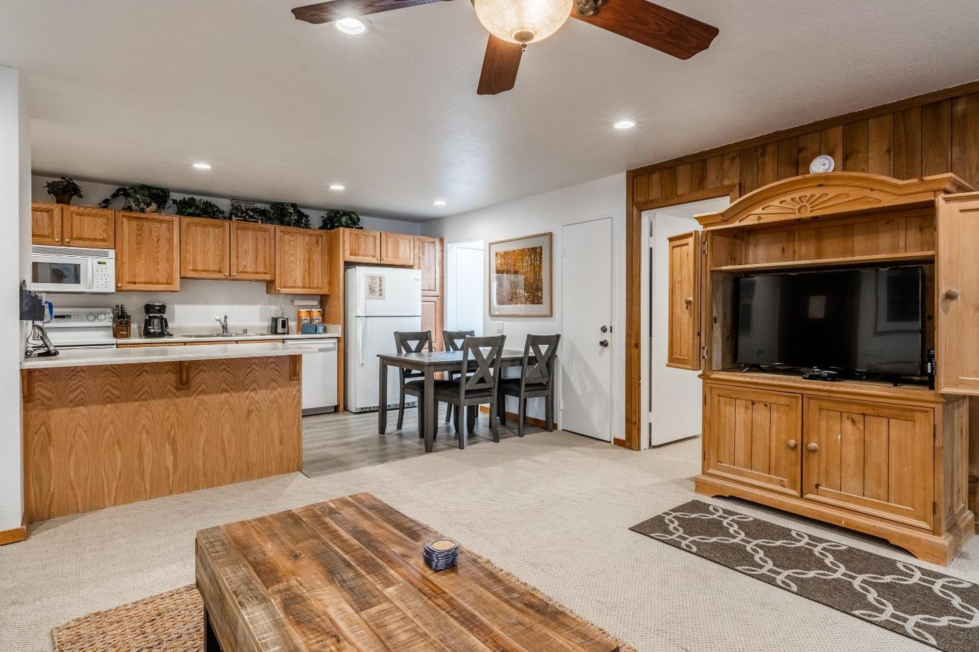 ממות' לייקס Hidden Valley Village #103 Nicely Updated 1 Bedroom 1 Bathroom Condo Short 10 Min Walk From Village חדר תמונה