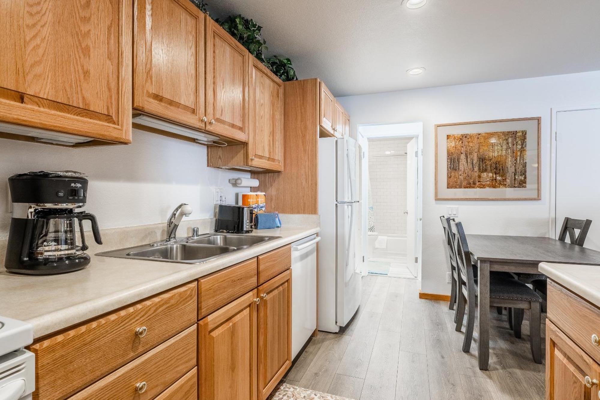 ממות' לייקס Hidden Valley Village #103 Nicely Updated 1 Bedroom 1 Bathroom Condo Short 10 Min Walk From Village חדר תמונה