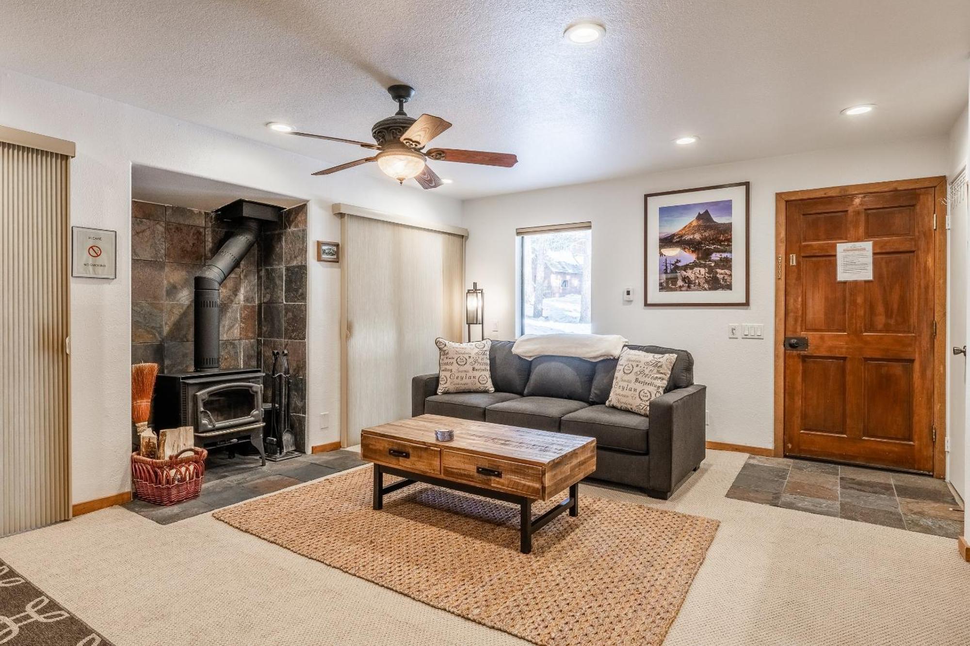 ממות' לייקס Hidden Valley Village #103 Nicely Updated 1 Bedroom 1 Bathroom Condo Short 10 Min Walk From Village חדר תמונה
