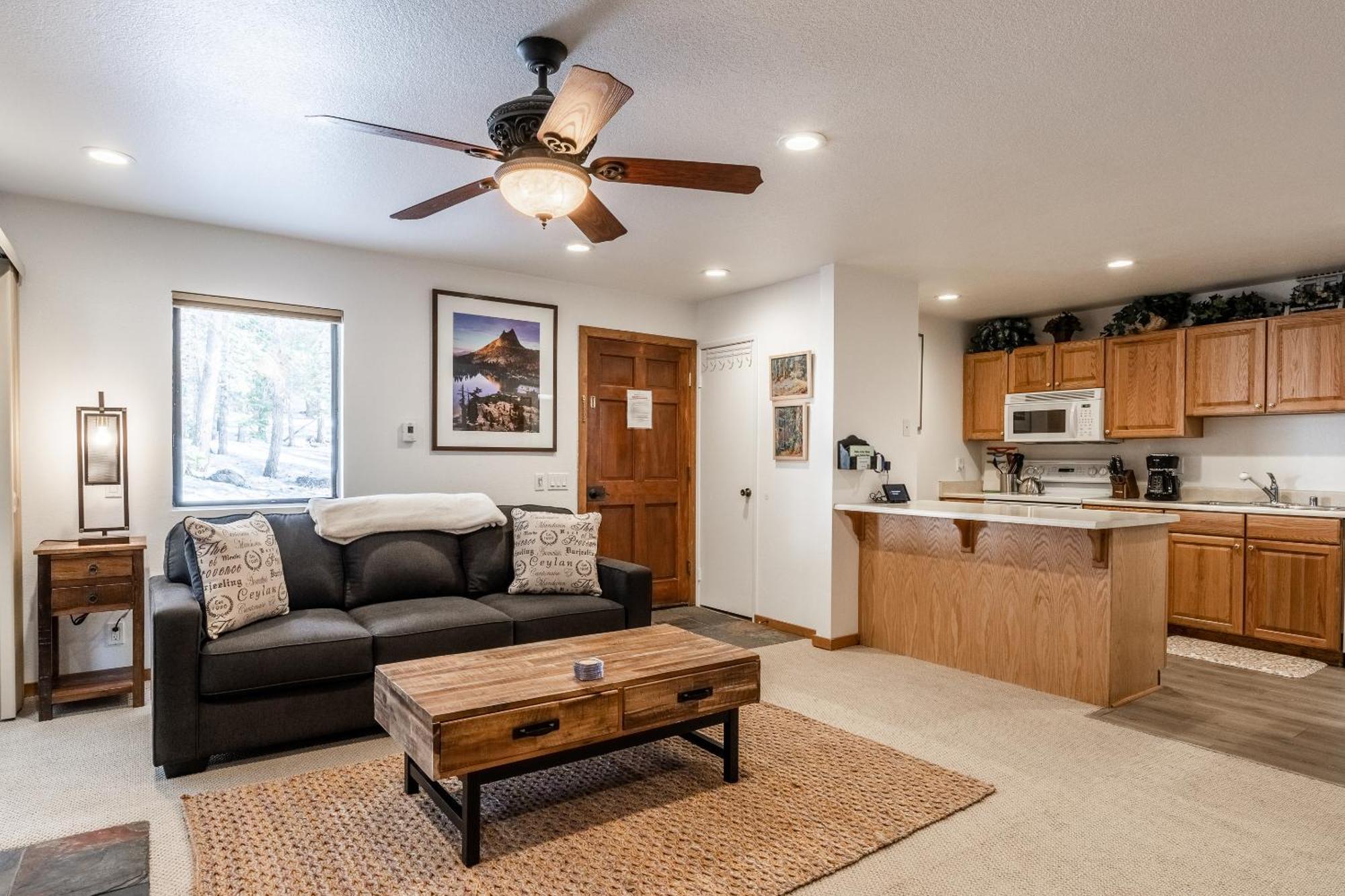 ממות' לייקס Hidden Valley Village #103 Nicely Updated 1 Bedroom 1 Bathroom Condo Short 10 Min Walk From Village חדר תמונה