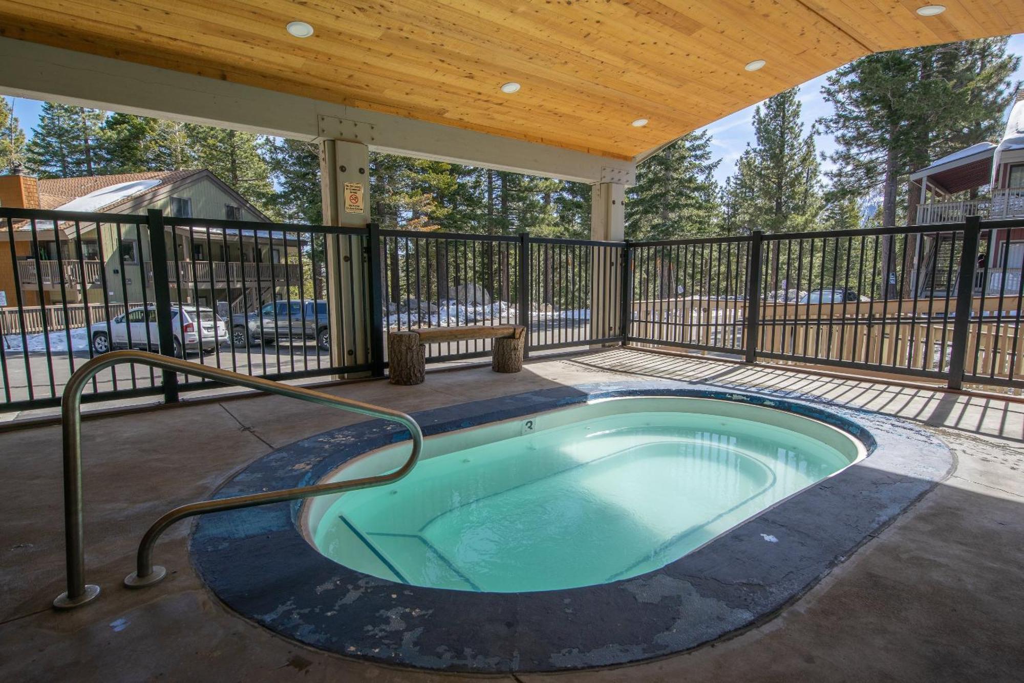 ממות' לייקס Hidden Valley Village #103 Nicely Updated 1 Bedroom 1 Bathroom Condo Short 10 Min Walk From Village חדר תמונה